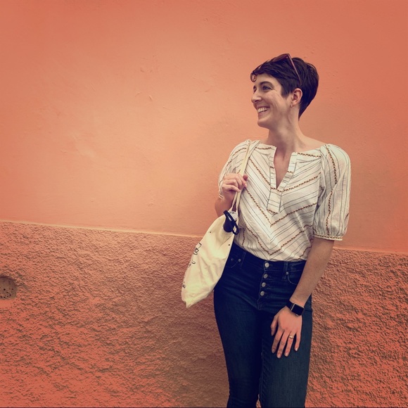 Meet your Posher, Kira - Picture 1 of 1